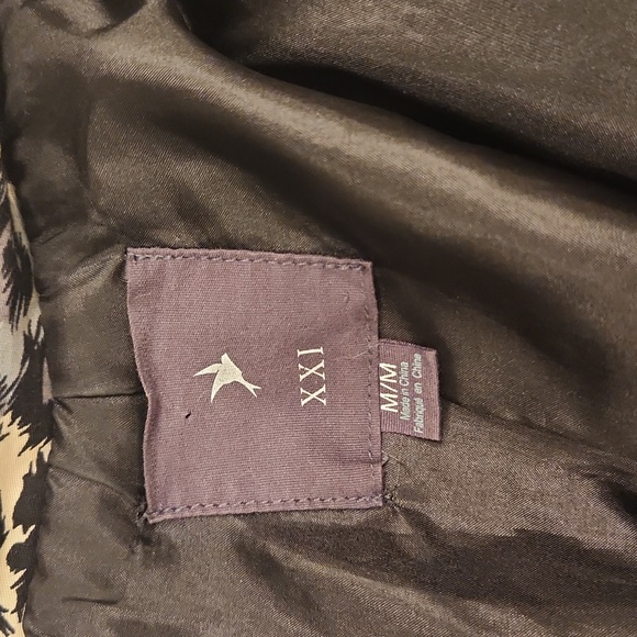 FOREVER 21 Leopard print jacket. Buton up belted and fitted. Sz Med - Picture 6 of 7